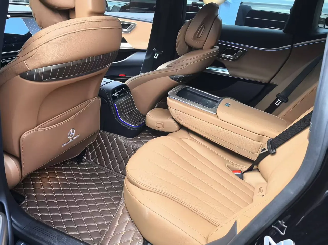 Mercedes Benz E-Class 2025 model E 300 L 48V 2.0T Luxury Edition Automatic 3