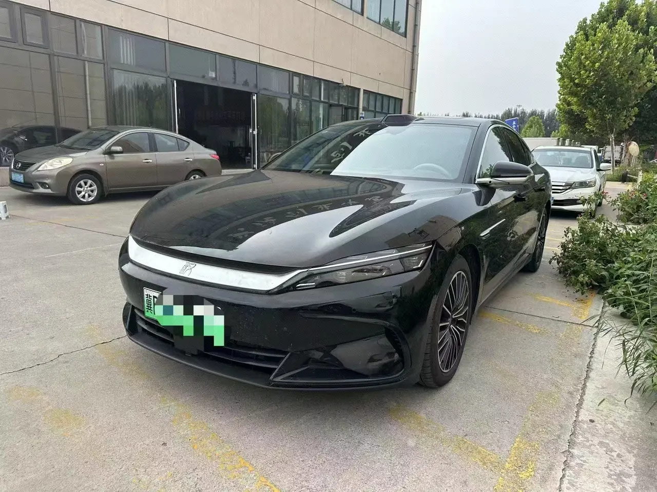 打开图片灯箱:BYD 2025 Han DM-i 1.5T stepless smart driving version 125KM laser Radar flagship automatic gear