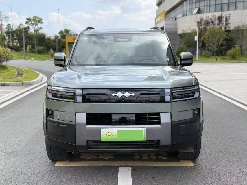 FangChengBao 2025 Titanium 7 1.5T Stepless 200KM Two-Drive Max Edition Automatic Gear 2