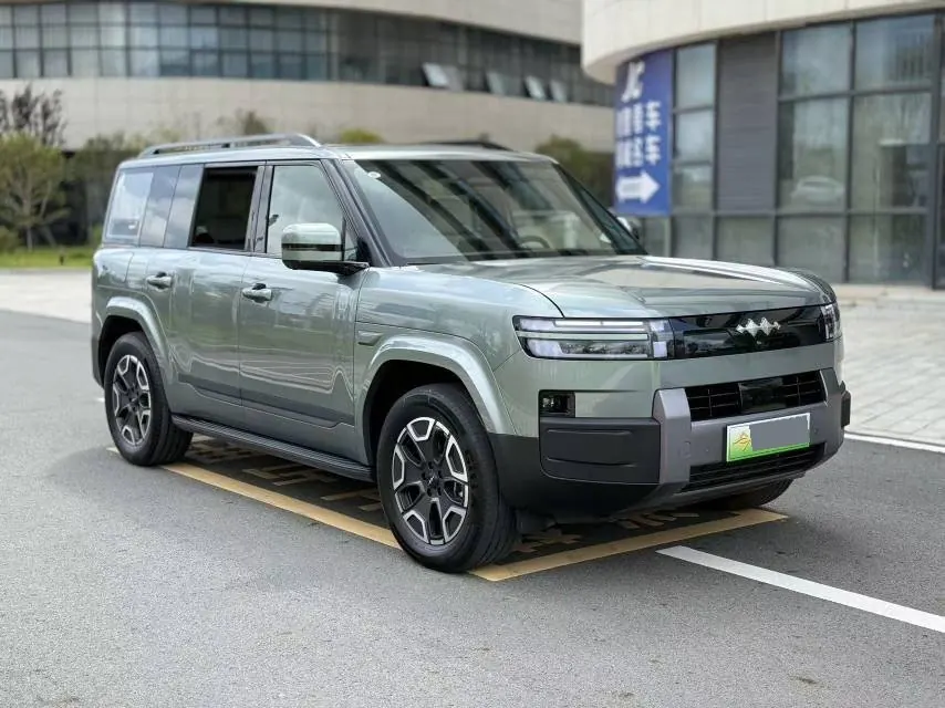 FangChengBao 2025 Titanium 7 1.5T Stepless 200KM Two-Drive Max Edition Automatic Gear 3