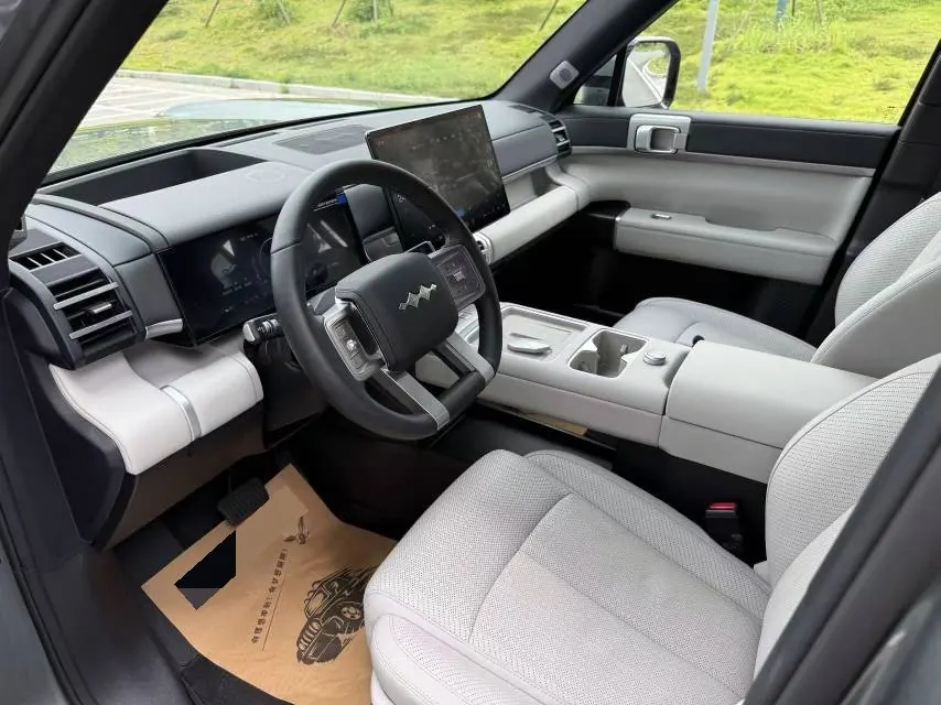 FangChengBao 2025 Titanium 7 1.5T Stepless 200KM Two-Drive Max Edition Automatic Gear 4