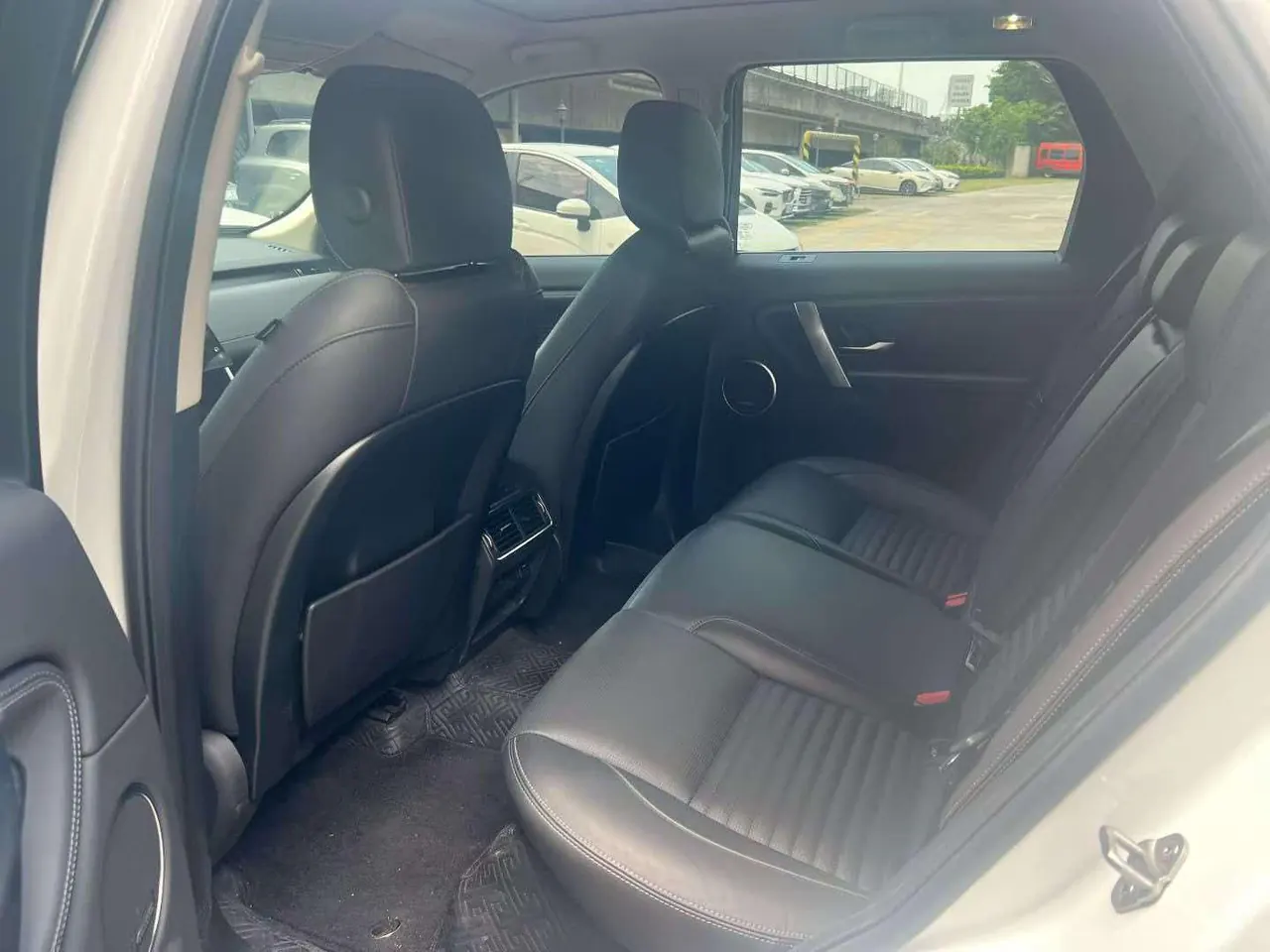 Land Rover 2024 Discovery Sports Edition 48V 2.0T Deluxe Custom Edition Automatic Gear 2