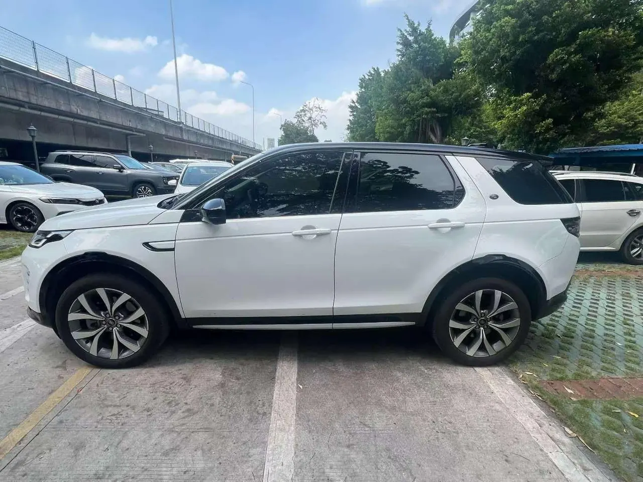 Land Rover 2024 Discovery Sports Edition 48V 2.0T Deluxe Custom Edition Automatic Gear 4