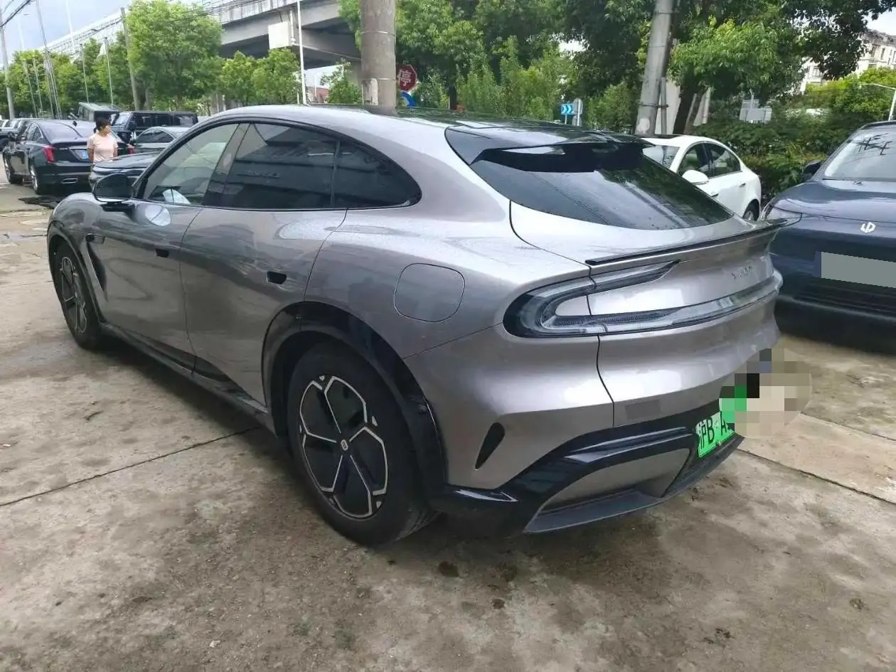 MI 2025 YU7 Long Endurance Four-wheel Drive Pro Edition Automatic Gear 2