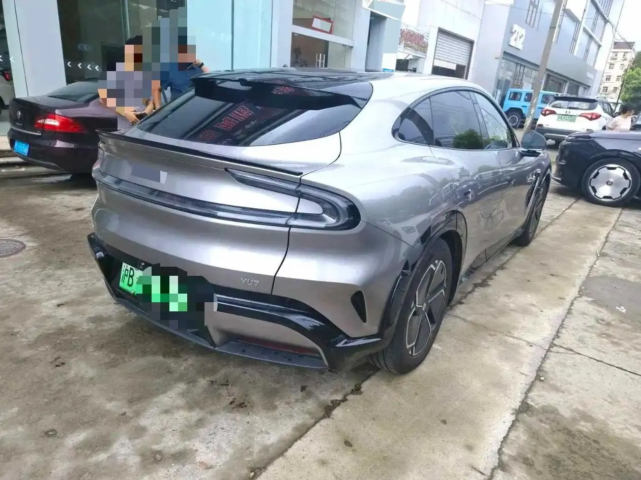 MI 2025 YU7 Long Endurance Four-wheel Drive Pro Edition Automatic Gear 3