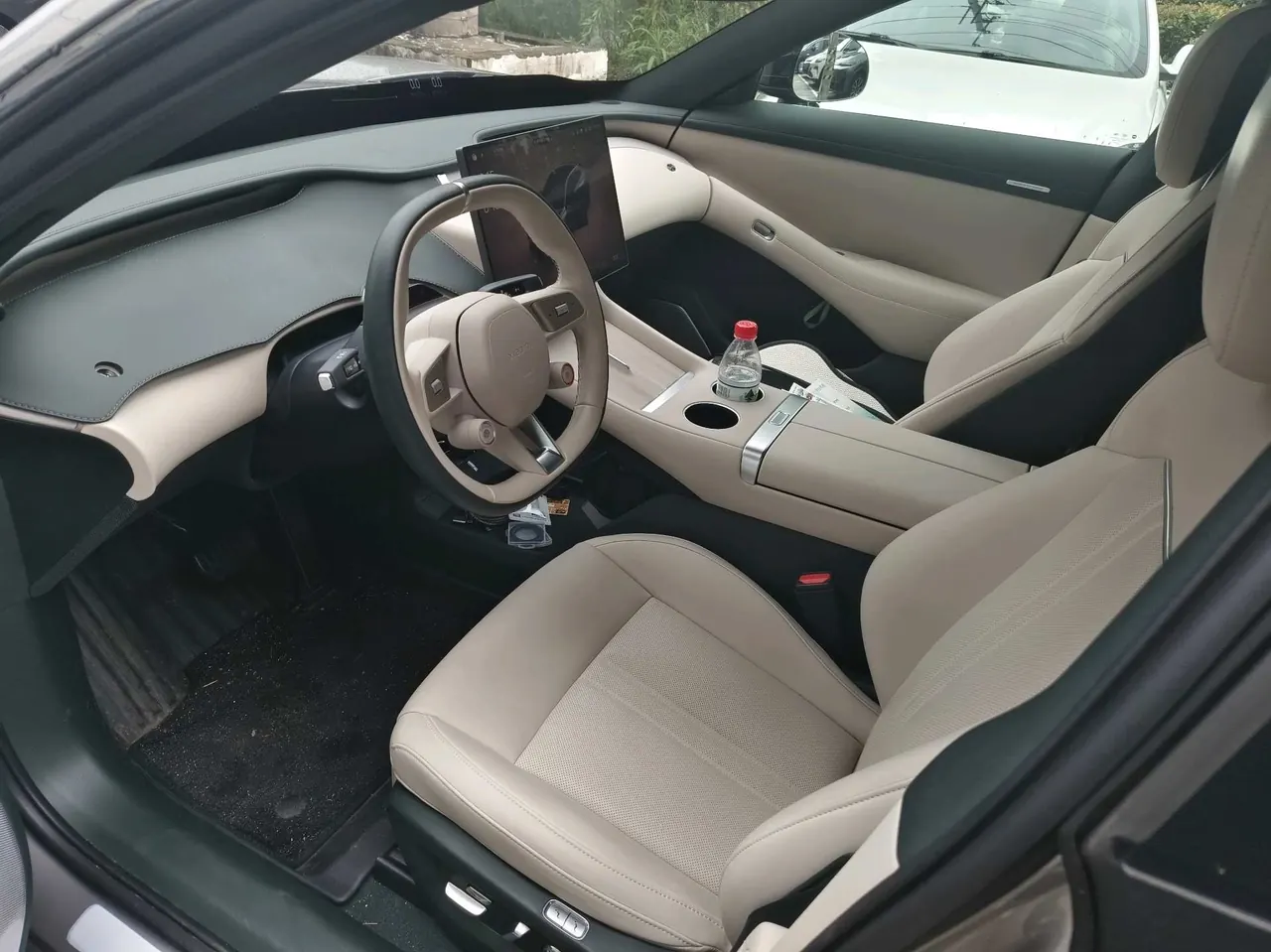 MI 2025 YU7 Long Endurance Four-wheel Drive Pro Edition Automatic Gear 5