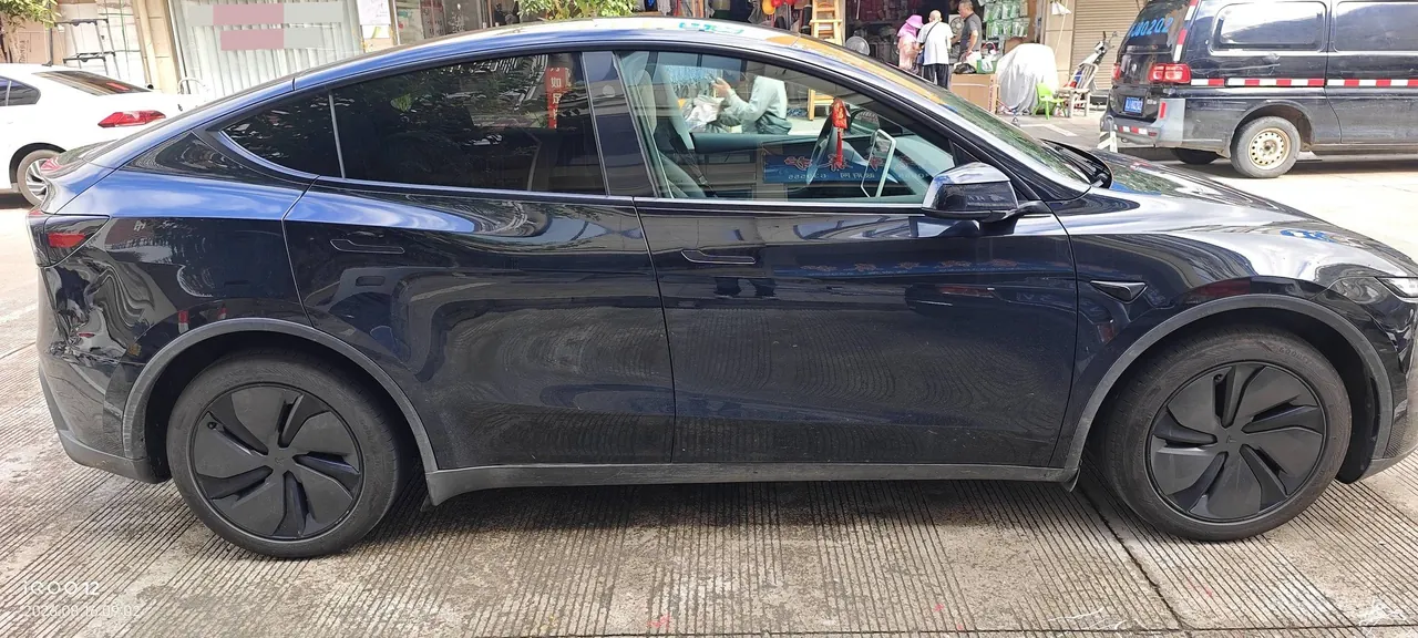 Tesla 2025 Model Y Rear Wheel Drive First Edition Automatic Transmission 2