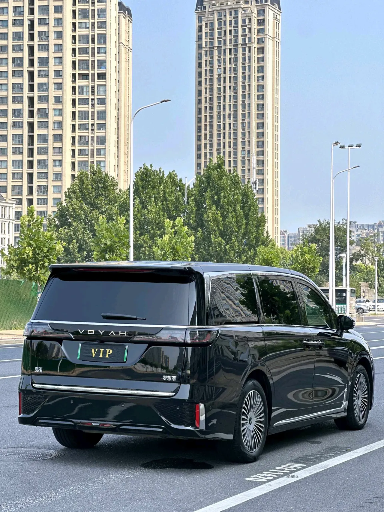 Voyah 2025 dreamers PHEV 1.5T four-wheel drive distinguished Kunpeng version automatic gear 4