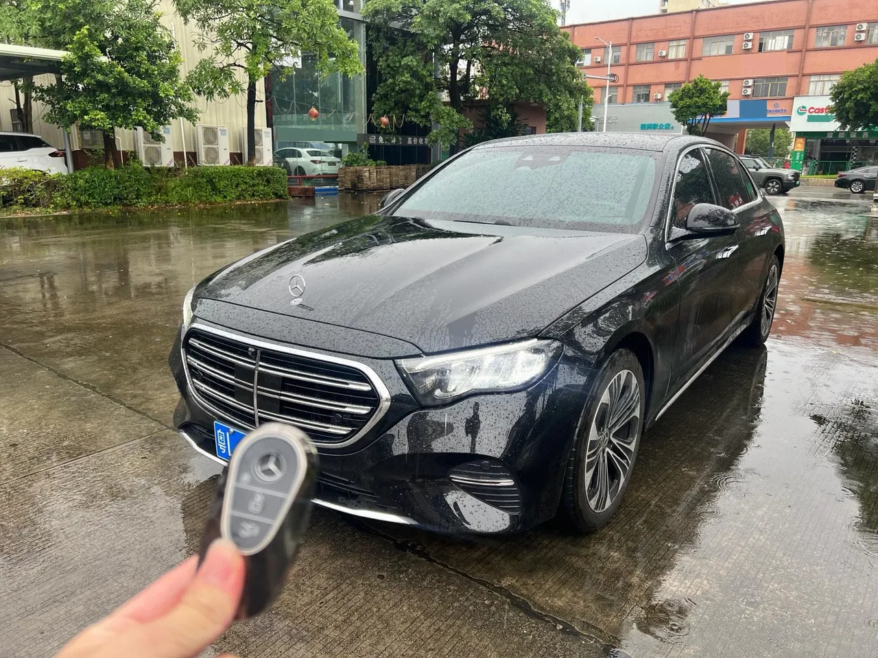 打开图片灯箱:Mercedes Benz E Class 2025 E 300 L 48V 2.0T Luxury Sports (Modified) Automatic Gear