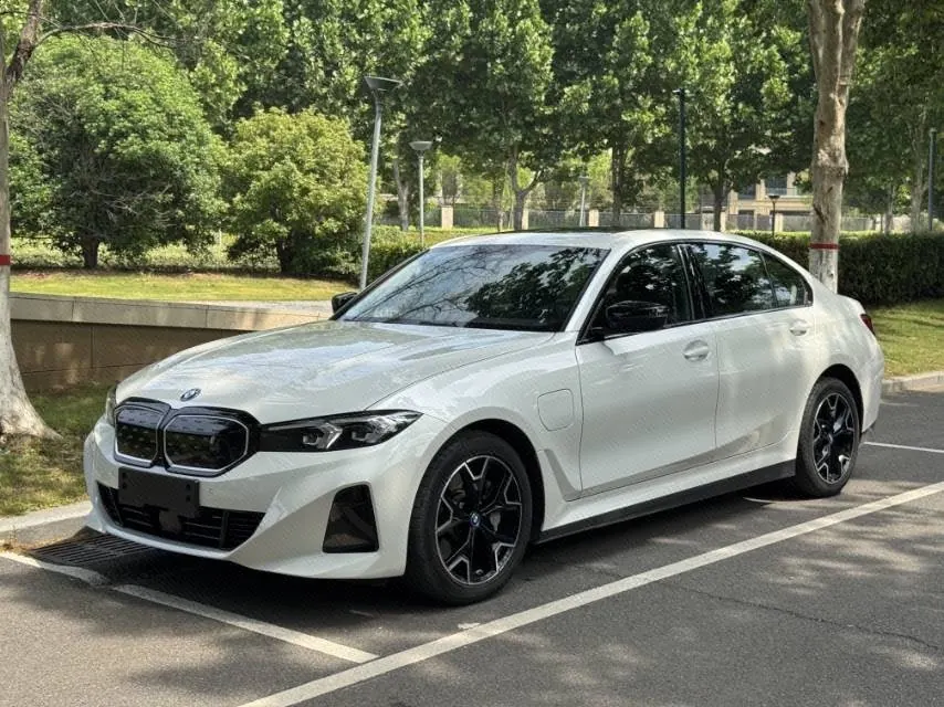 Open image lightbox: BMW 2023 i3 eDrive 40 L obsidian night suit automatic gear