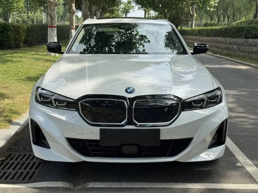 BMW 2023 i3 eDrive 40 L obsidian night suit automatic gear 2