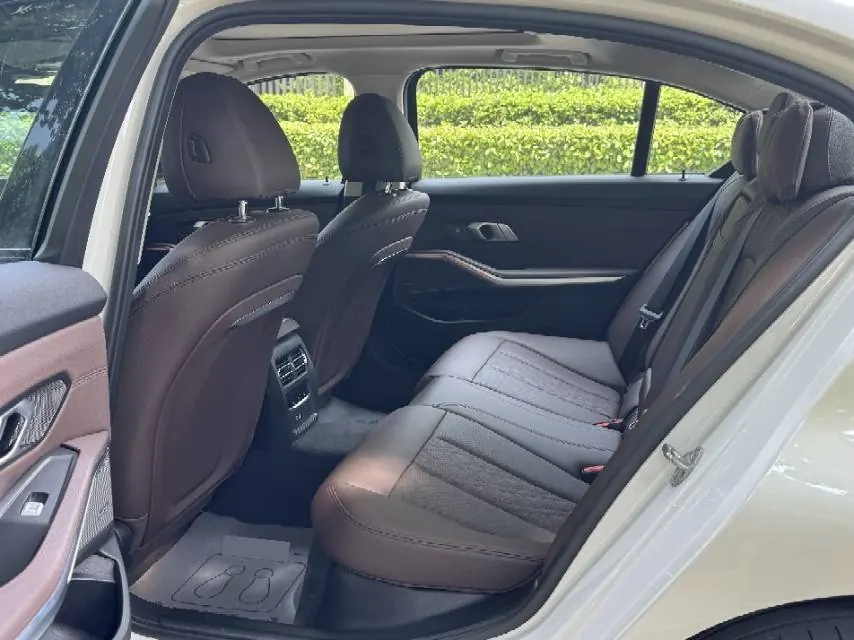 BMW 2023 i3 eDrive 40 L obsidian night suit automatic gear 5