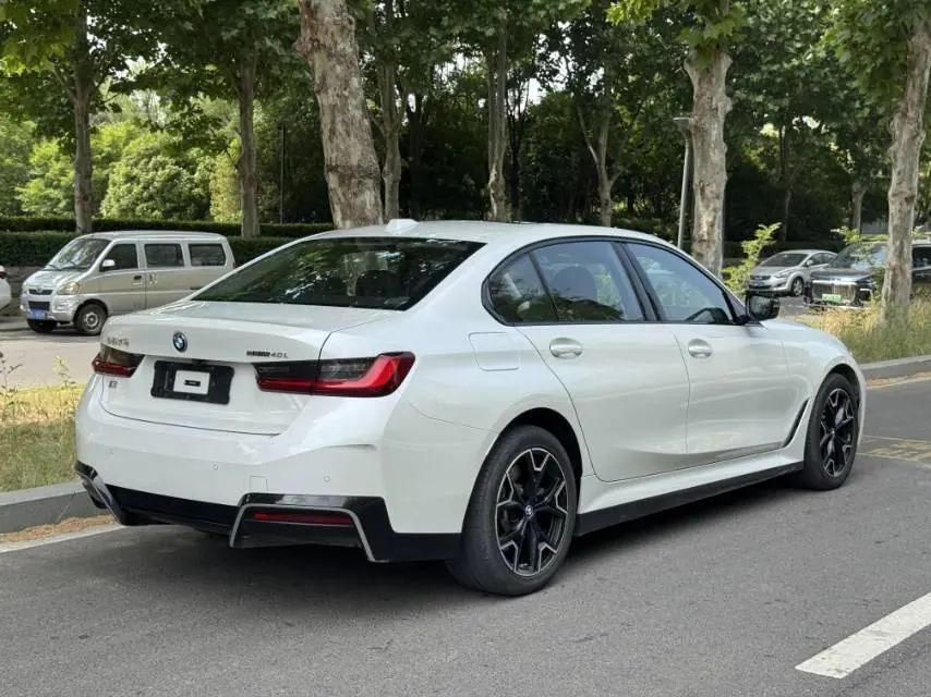 BMW 2023 i3 eDrive 40 L obsidian night suit automatic gear 7