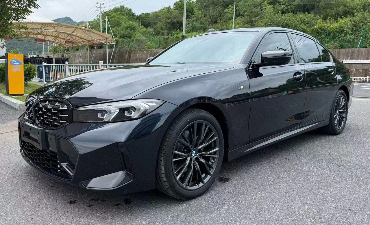 打开图片灯箱:BMW 3 Series 2024 325Li 2.0T M Sports Obsidian Night Suit Automatic Gear