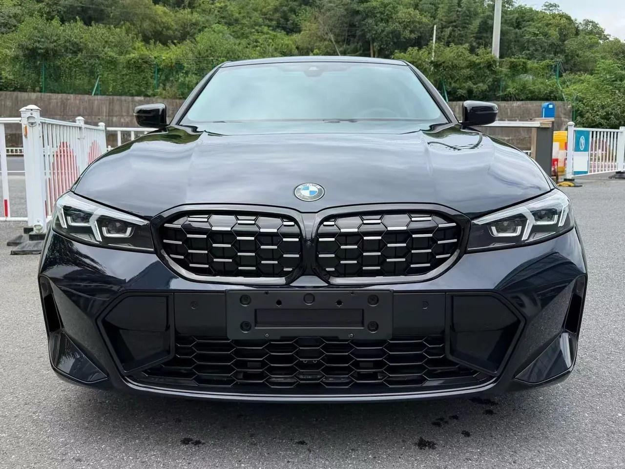 BMW 3 Series 2024 325Li 2.0T M Sports Obsidian Night Suit Automatic Gear 2