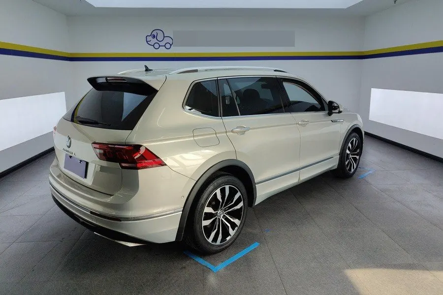 Volkswagen 2021 Tiguan L R-Line 2.0TSI 330TSI Two-Drive Overdrive Automatic Gear 3