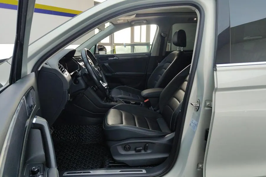 Volkswagen 2021 Tiguan L R-Line 2.0TSI 330TSI Two-Drive Overdrive Automatic Gear 4