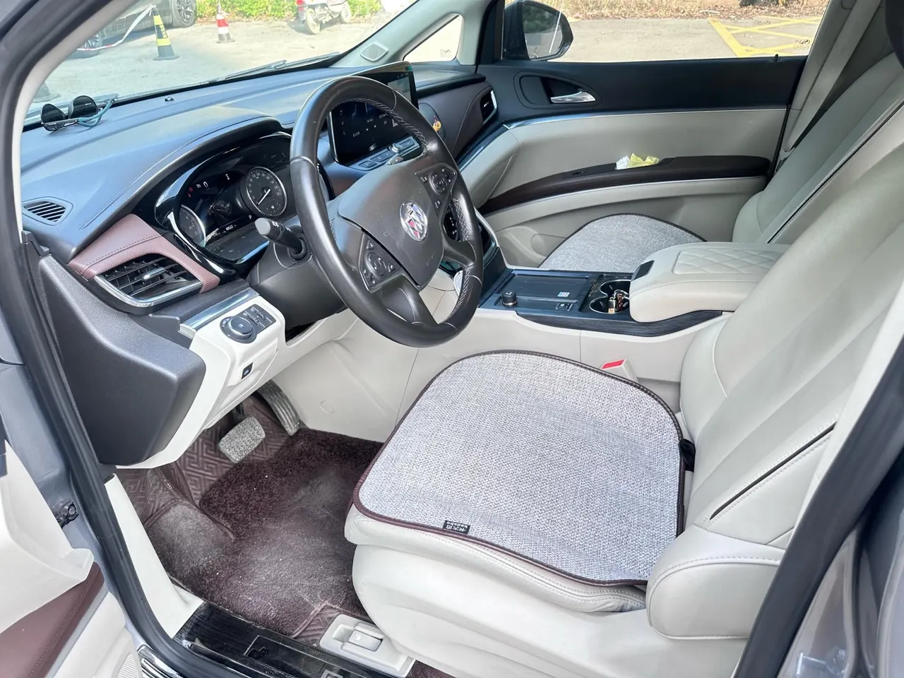 Buick 2021 GL8 Land Business Class 2.0T 652T Luxury Automatic Gear 3