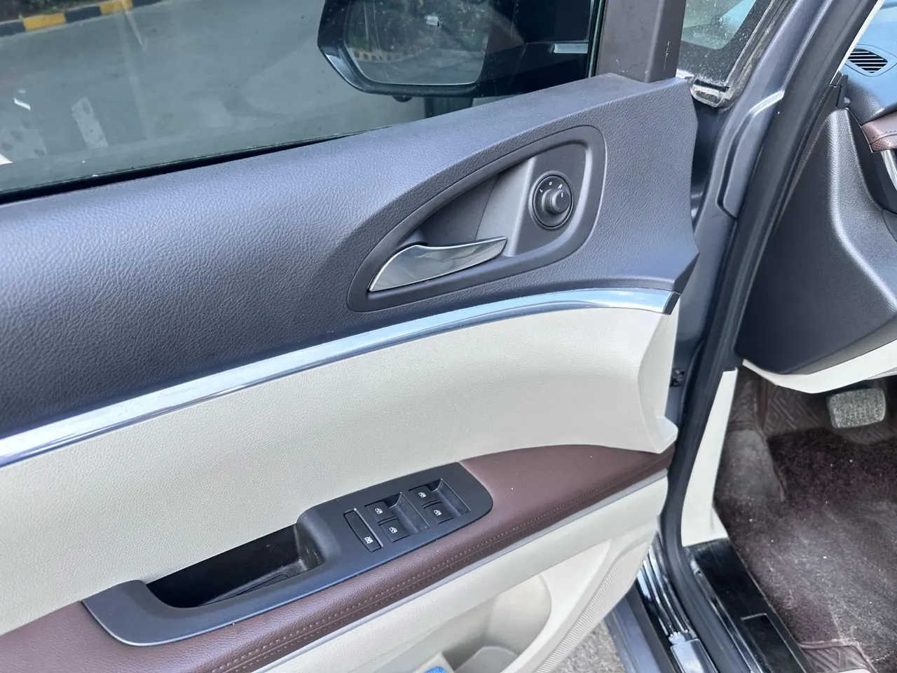 Buick 2021 GL8 Land Business Class 2.0T 652T Luxury Automatic Gear 5