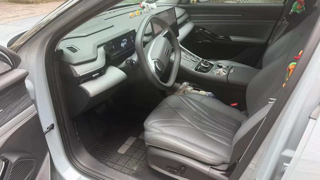 Geely Galaxy 2025 L6 EM-i 1.5 140km Discovery Edition Automatic Gear 3