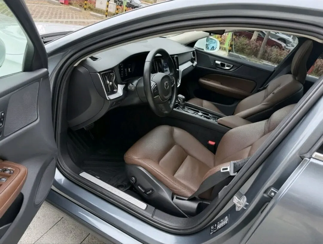 Volvo V60 (Imported) 2020 V60 2.0T T5 Zhiyuan Deluxe Edition Automatic Gear 3