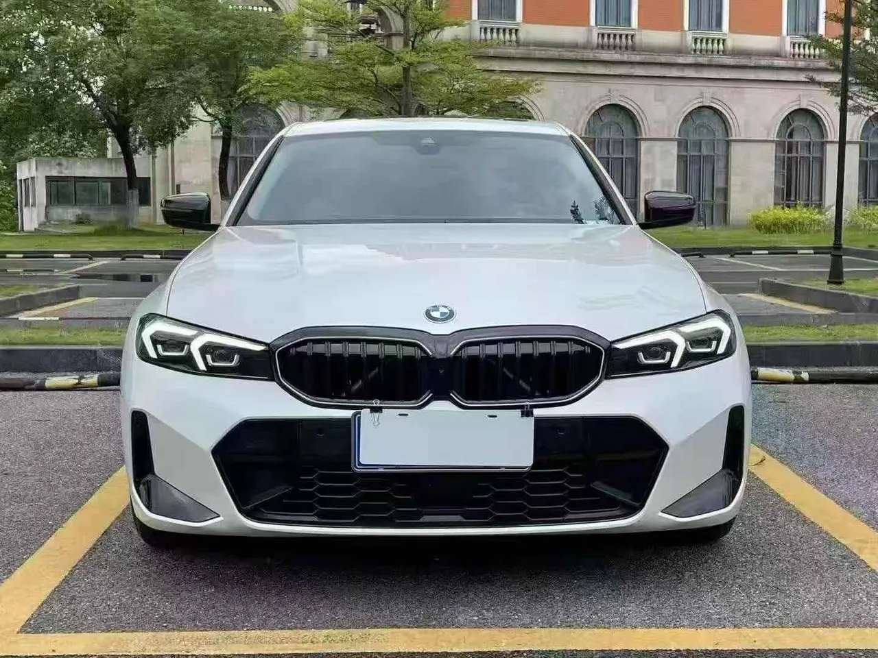 BMW 3 Series 2025 330Li 2.0T M Sports Obsidian Night Suit Automatic Gear 2