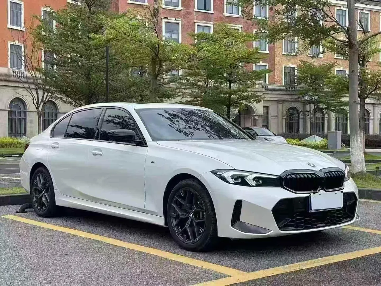 BMW 3 Series 2025 330Li 2.0T M Sports Obsidian Night Suit Automatic Gear 3
