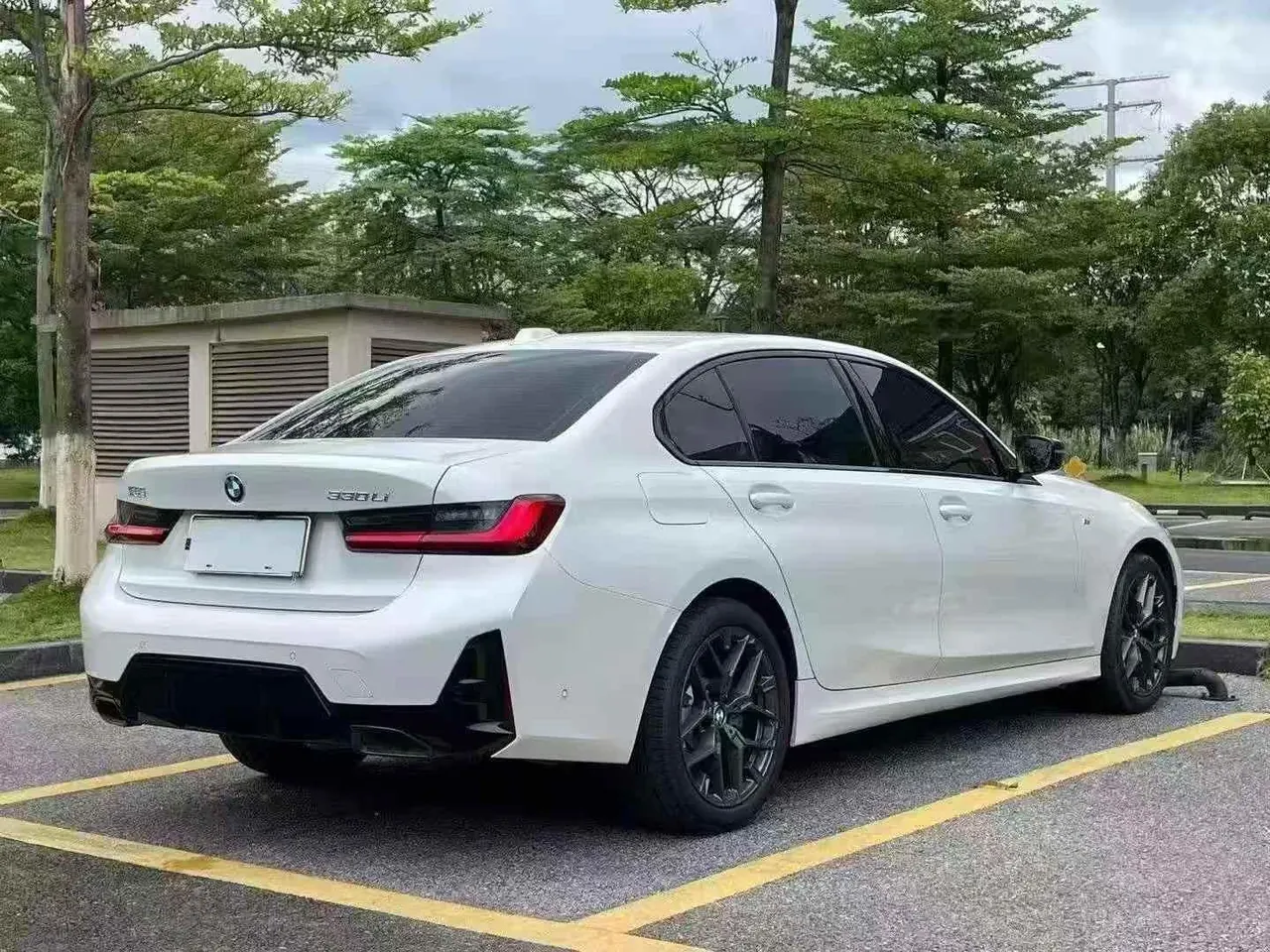 BMW 3 Series 2025 330Li 2.0T M Sports Obsidian Night Suit Automatic Gear 4