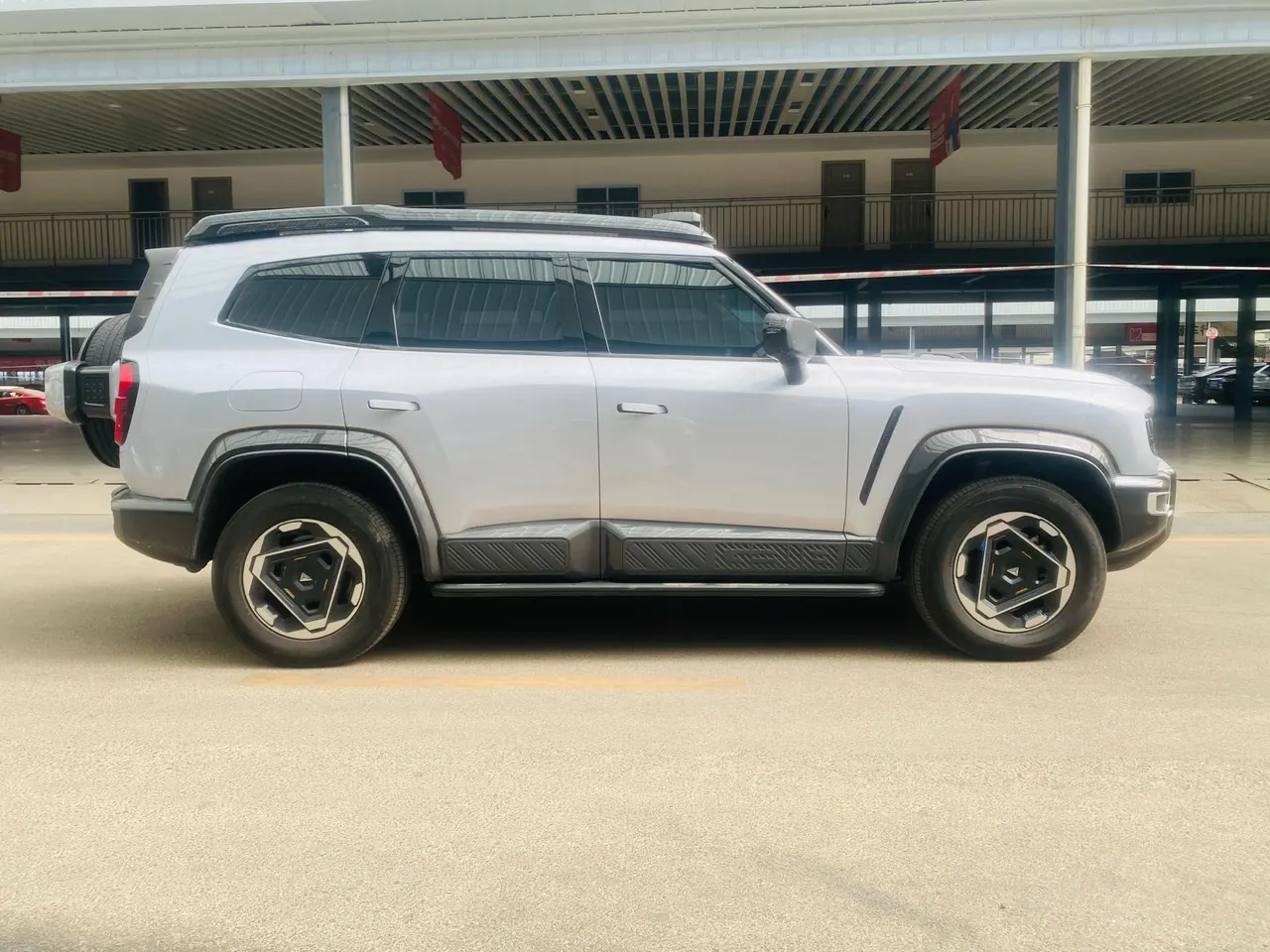 ChangAn Deepal 2025 G318 Worry-free Crossing Edition Four-wheel Drive Far Mountain Edition Automatic Gear 4