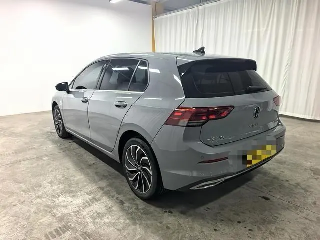Volkswagen 2021 Golf 8 R-Line 1.4TSI 280TSI Automatic 3