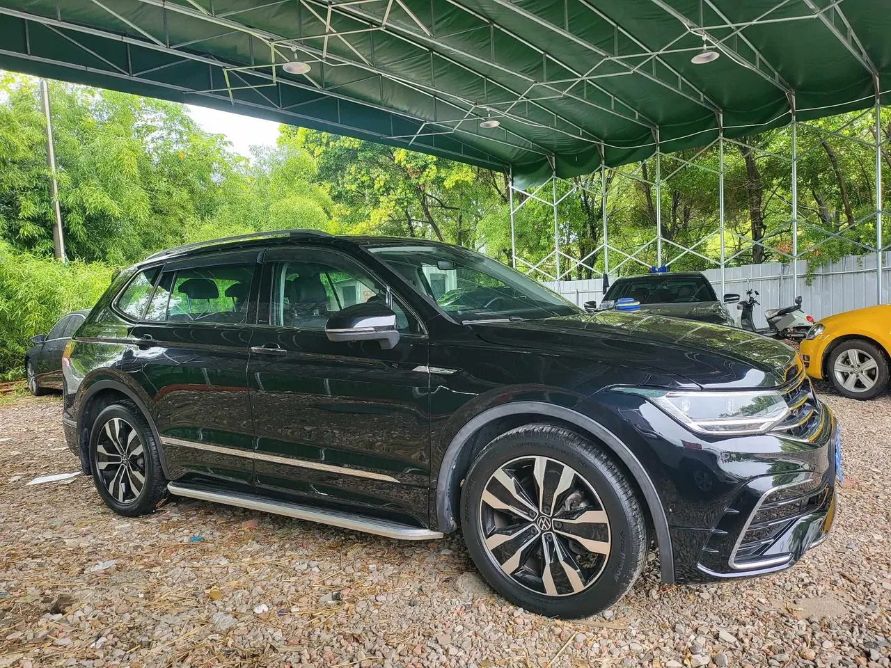 Volkswagen 2022 Tiguan L R-Line 2.0TSI 330TSI Two-Drive R-Line Ultimate Automatic Gear 3