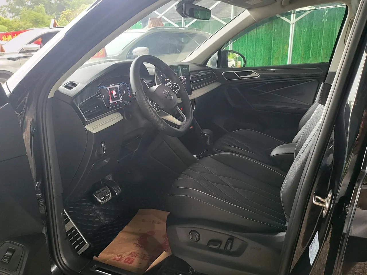 Volkswagen 2022 Tiguan L R-Line 2.0TSI 330TSI Two-Drive R-Line Ultimate Automatic Gear 4