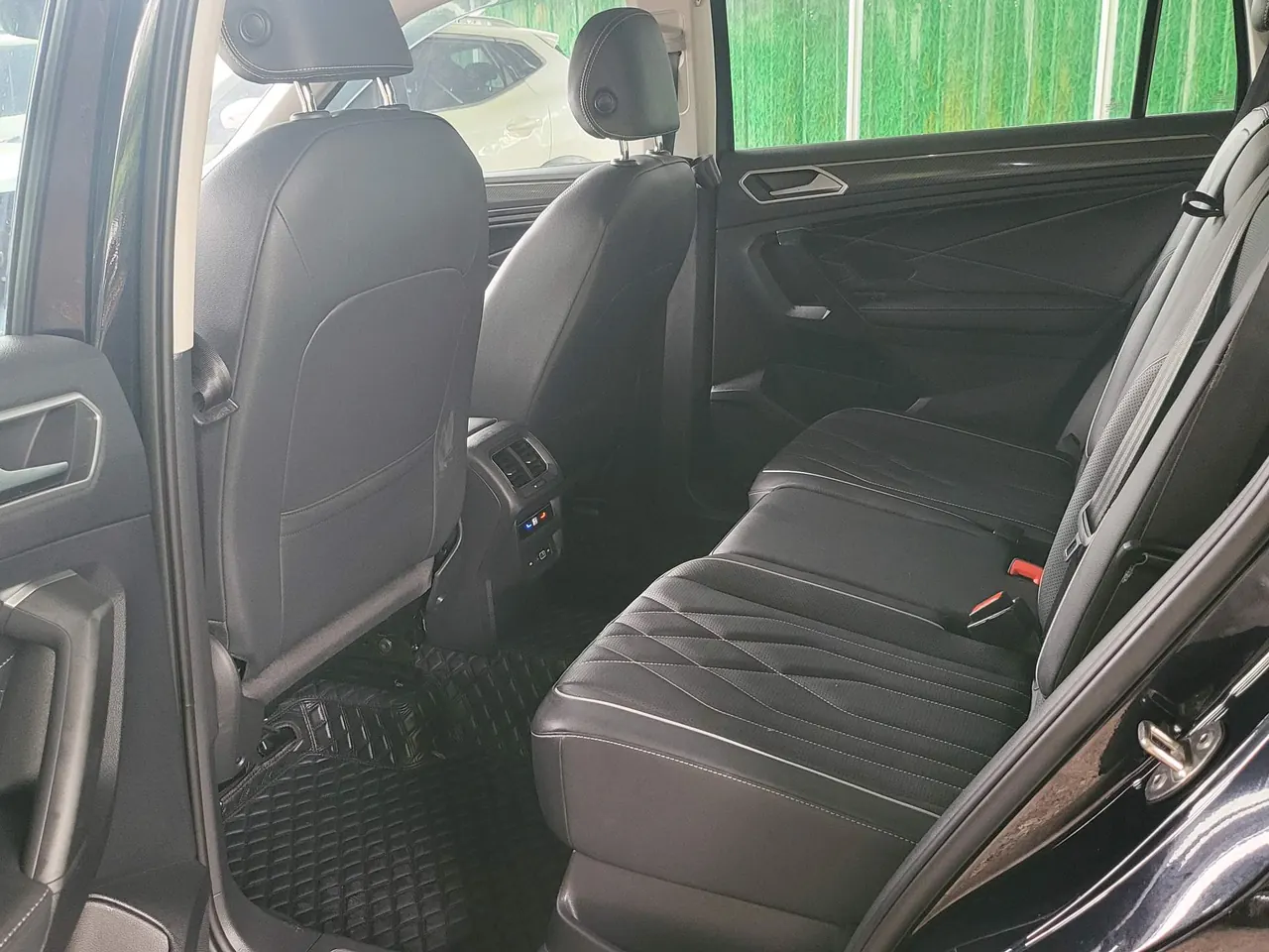 Volkswagen 2022 Tiguan L R-Line 2.0TSI 330TSI Two-Drive R-Line Ultimate Automatic Gear 5