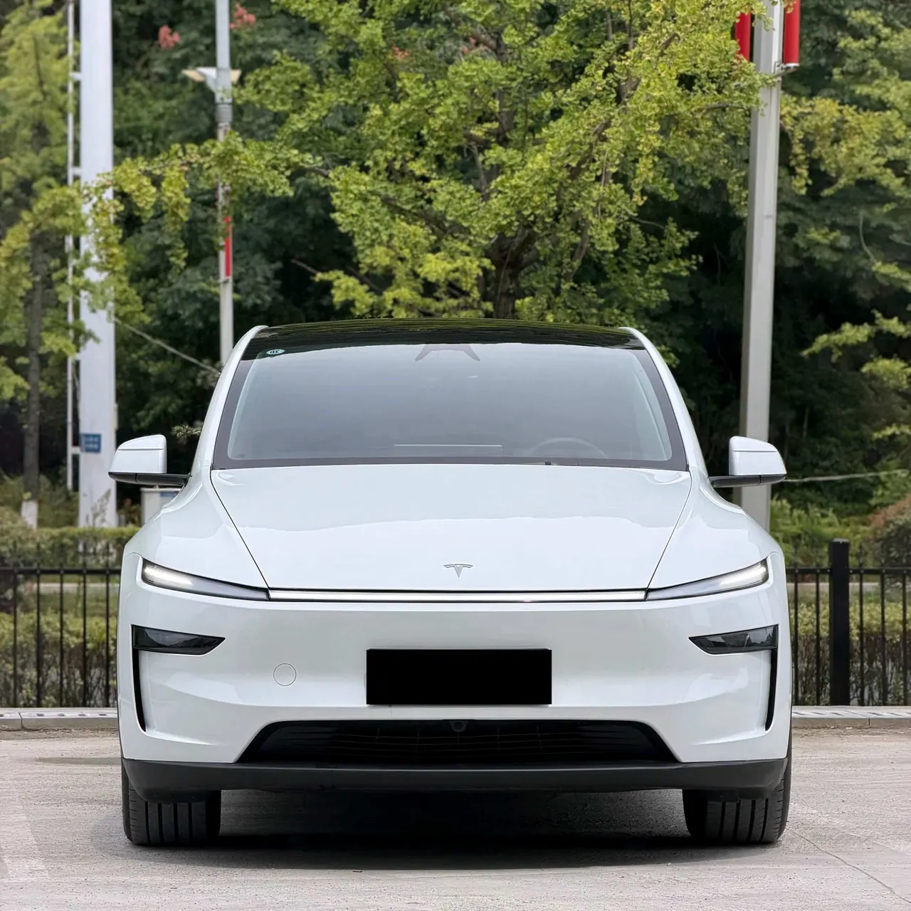 Tesla 2025 Model Y rear-wheel drive version automatic transmission 2