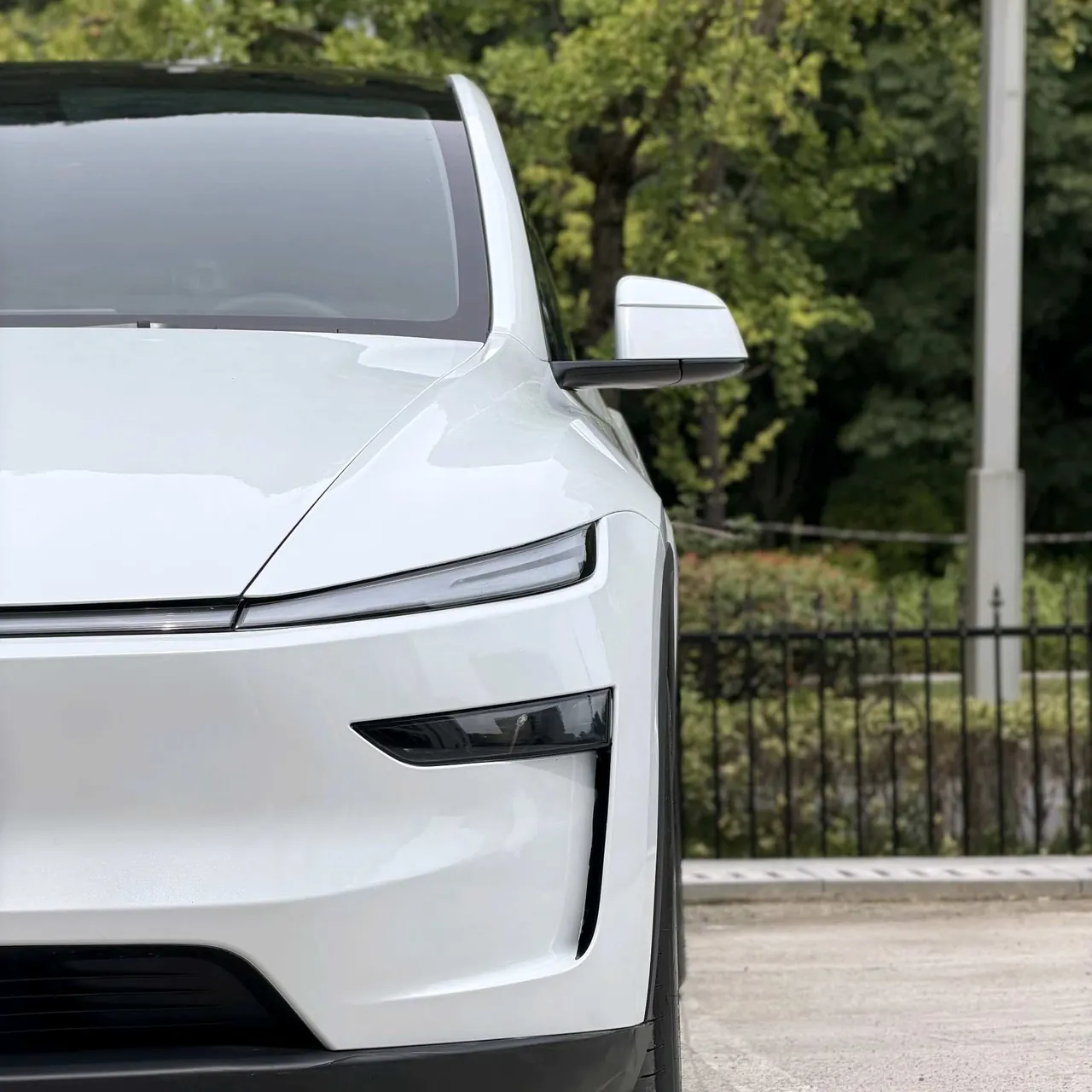 Tesla 2025 Model Y rear-wheel drive version automatic transmission 3