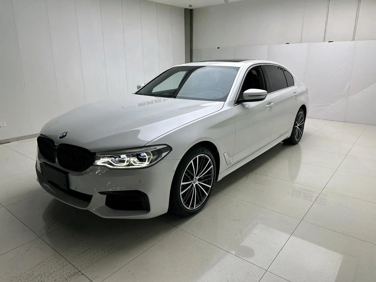 Open image lightbox: BMW 5 Series 2020 530Li 2.0T Leading M Sports Suit Automatic Gear