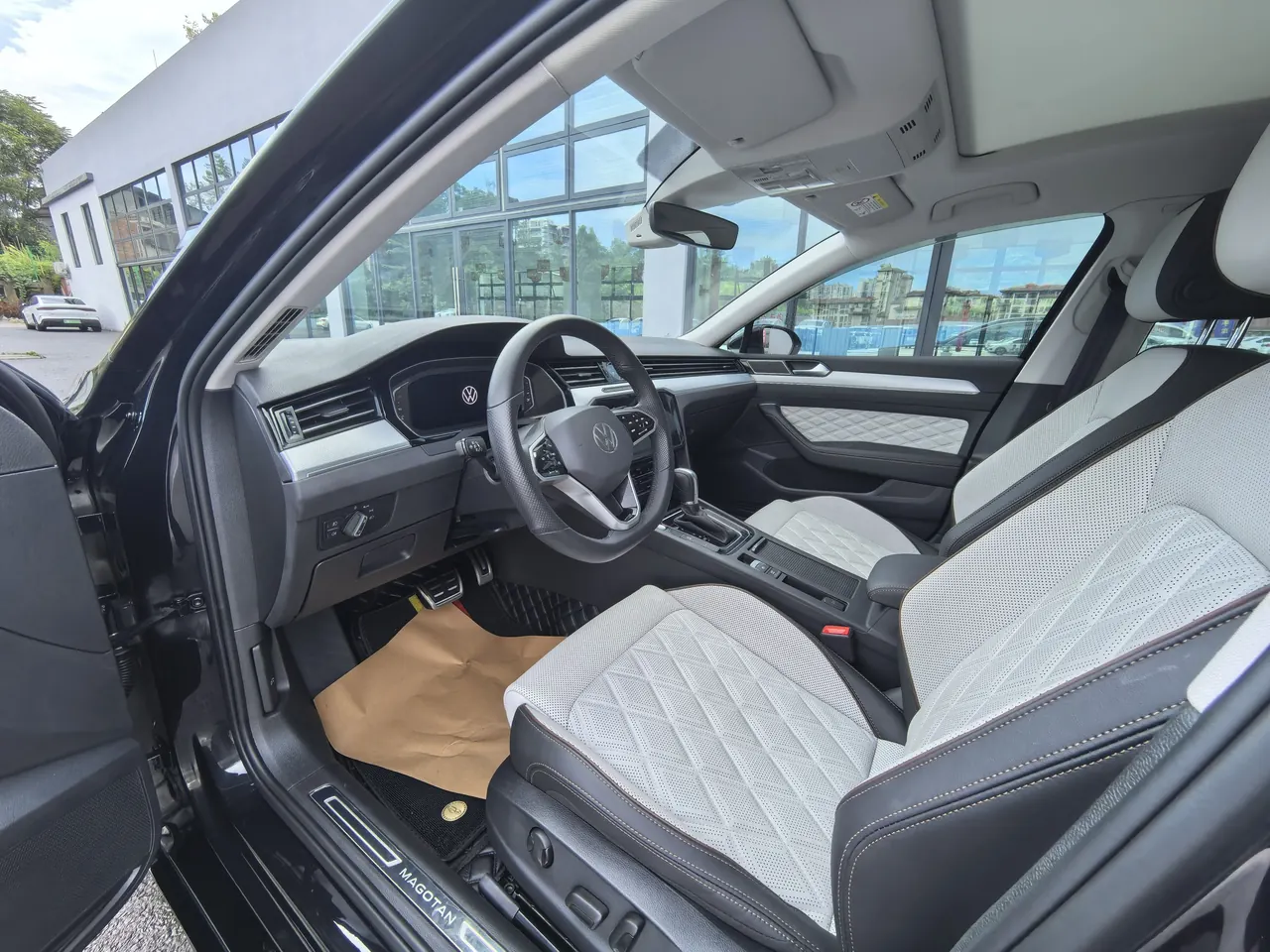 Volkswagen 2025 Magotan 2.0TSI 330TSI 2 million luxury automatic gear 4