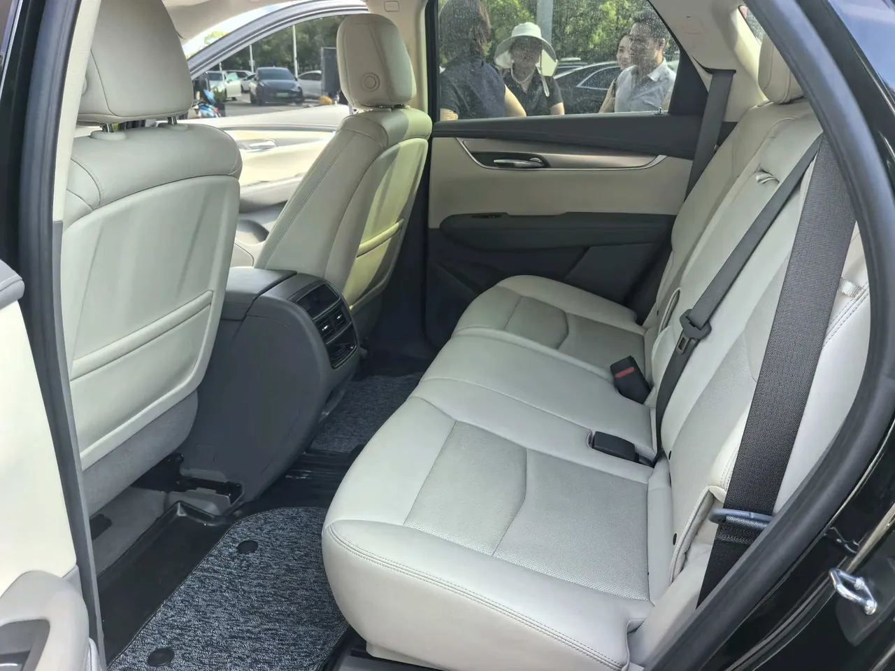 Cadillac 2023 XT5 48V 2.0T Two-Drive Fashion Automatic Gear 3