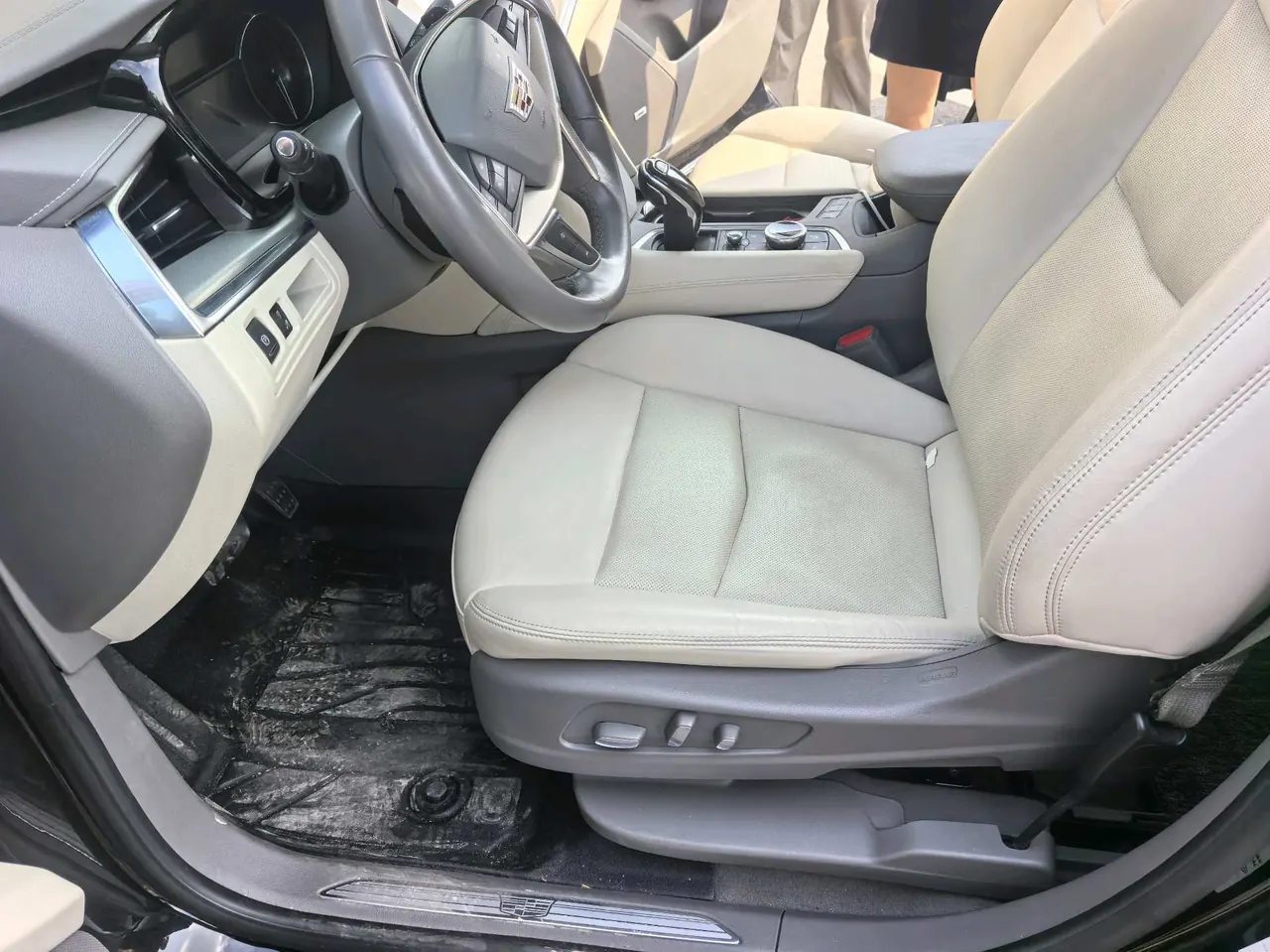 Cadillac 2023 XT5 48V 2.0T Two-Drive Fashion Automatic Gear 4