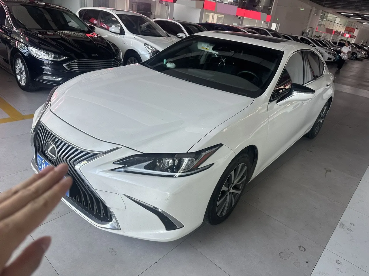 Open image lightbox: Lexus ES (Imported) 2020 ES200 2.0 Stepless Deluxe Edition Automatic Gear