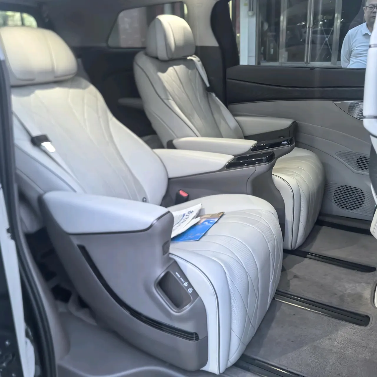 Denza 2024 Denza D9 DM-i 1.5T stepless 1050 exclusive automatic gear 7