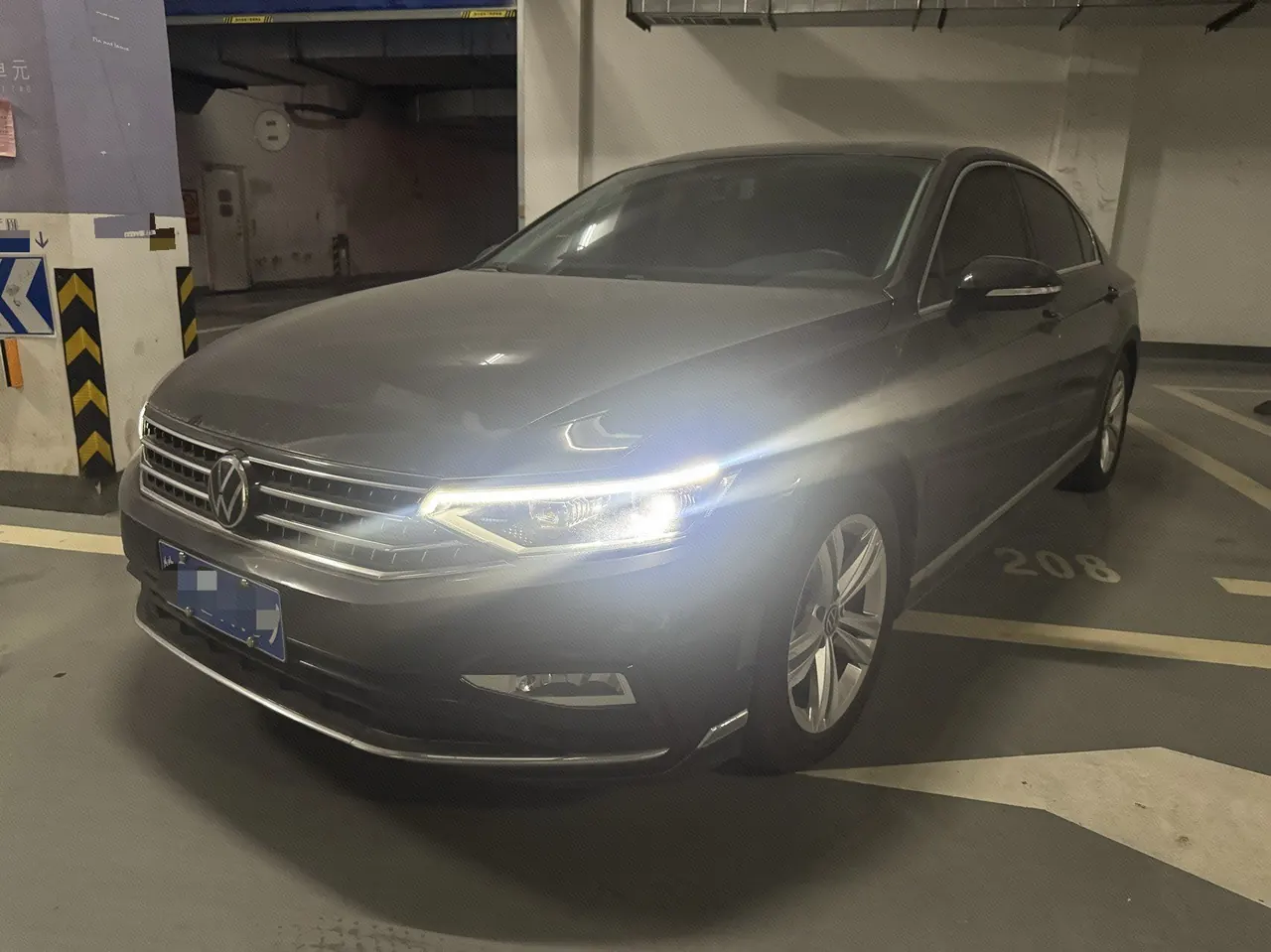 打开图片灯箱:Volkswagen 2024 Magotan 1.4TSI 280TSI 2 million Comfortable Automatic Gear