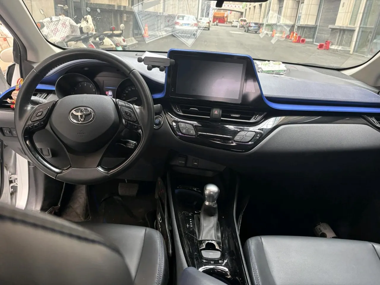 Toyota 2021 C- HR 2.0 Stepless Deluxe Edition Automatic Gear 3