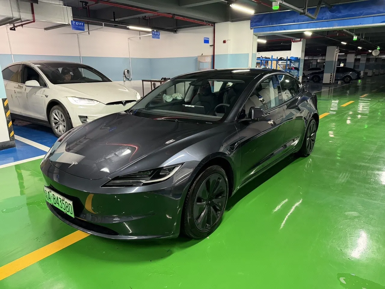 打开图片灯箱:Tesla 2023 Model 3 Rejuvenation Edition Rear Wheel Drive Automatic Transmission
