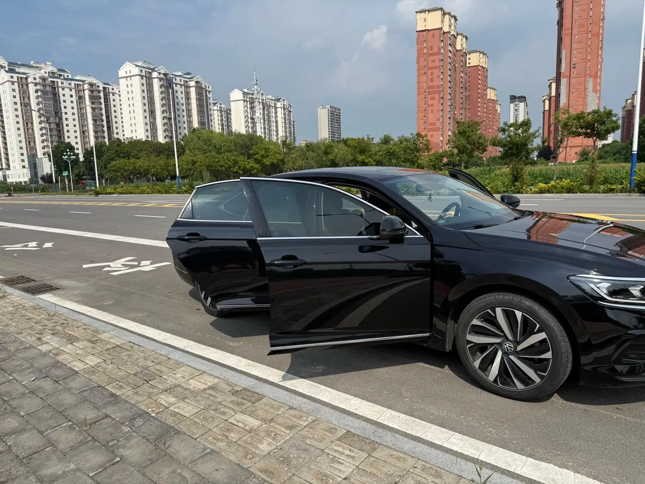 Volkswagen 2023 Passat 2.0TSI 330TSI Elite Edition Automatic 3