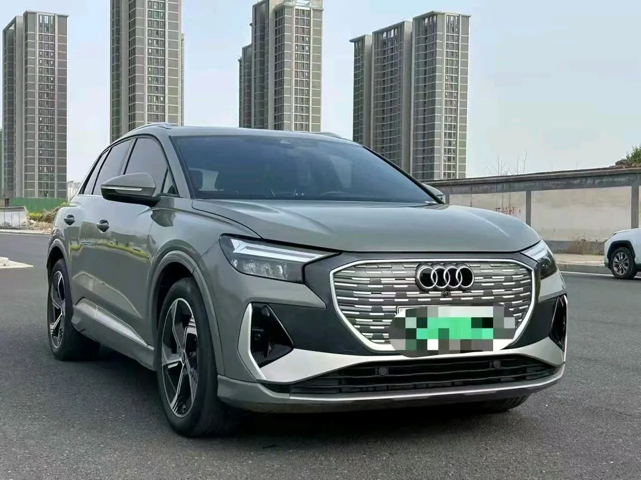 Audi 2023 Q4 e-tron 40 Creation Edition Automatic Gear 3