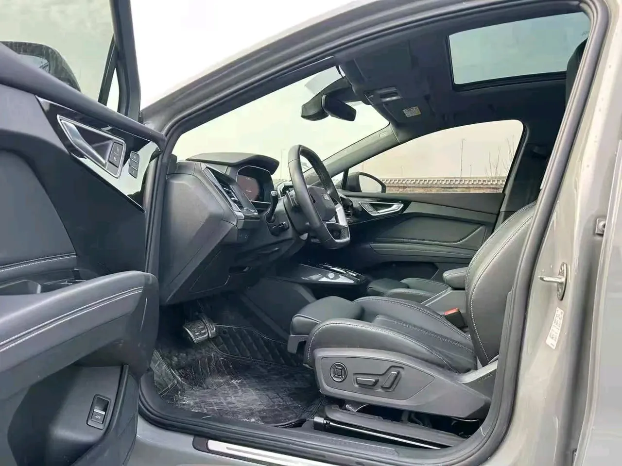 Audi 2023 Q4 e-tron 40 Creation Edition Automatic Gear 7