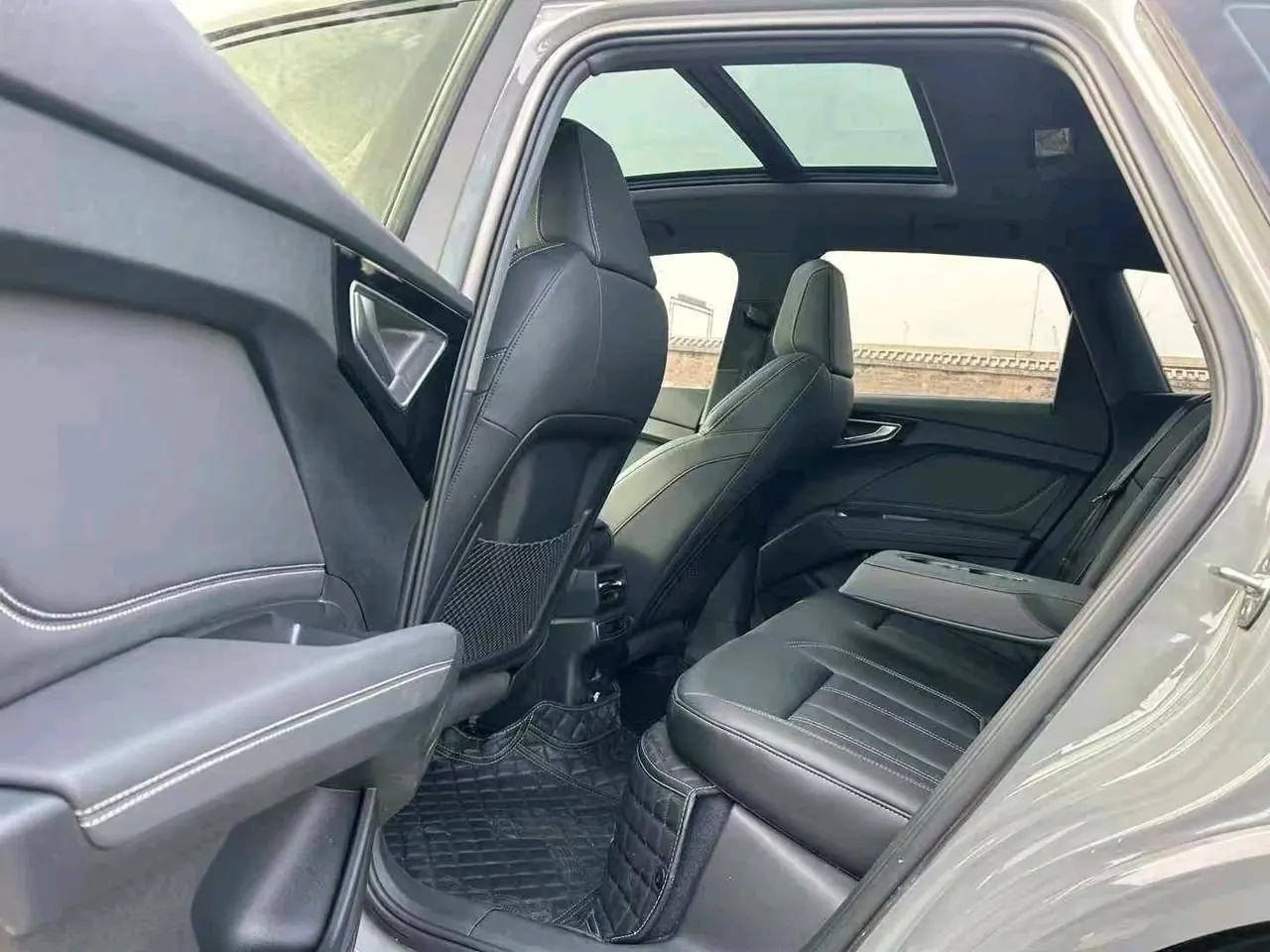 Audi 2023 Q4 e-tron 40 Creation Edition Automatic Gear 9