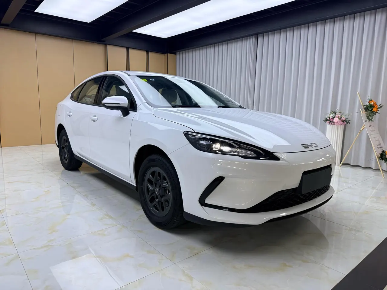 BYD 2026 seals 05 DM-i 1.5 stepless 128KM luxury automatic gear 3