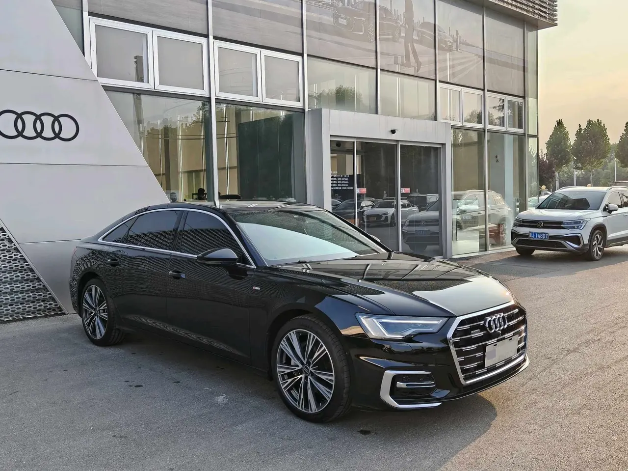 Audi 2025 A6L 2.0TFSI 45TFSI Quattro Selected Dynamic Automatic 2